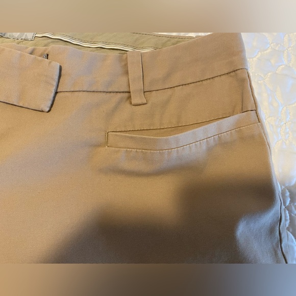 Old Navy Tan Bermuda Shorts Flat Front Cotton Blend. Size 16 with 5 inch inseam - Picture 3 of 9